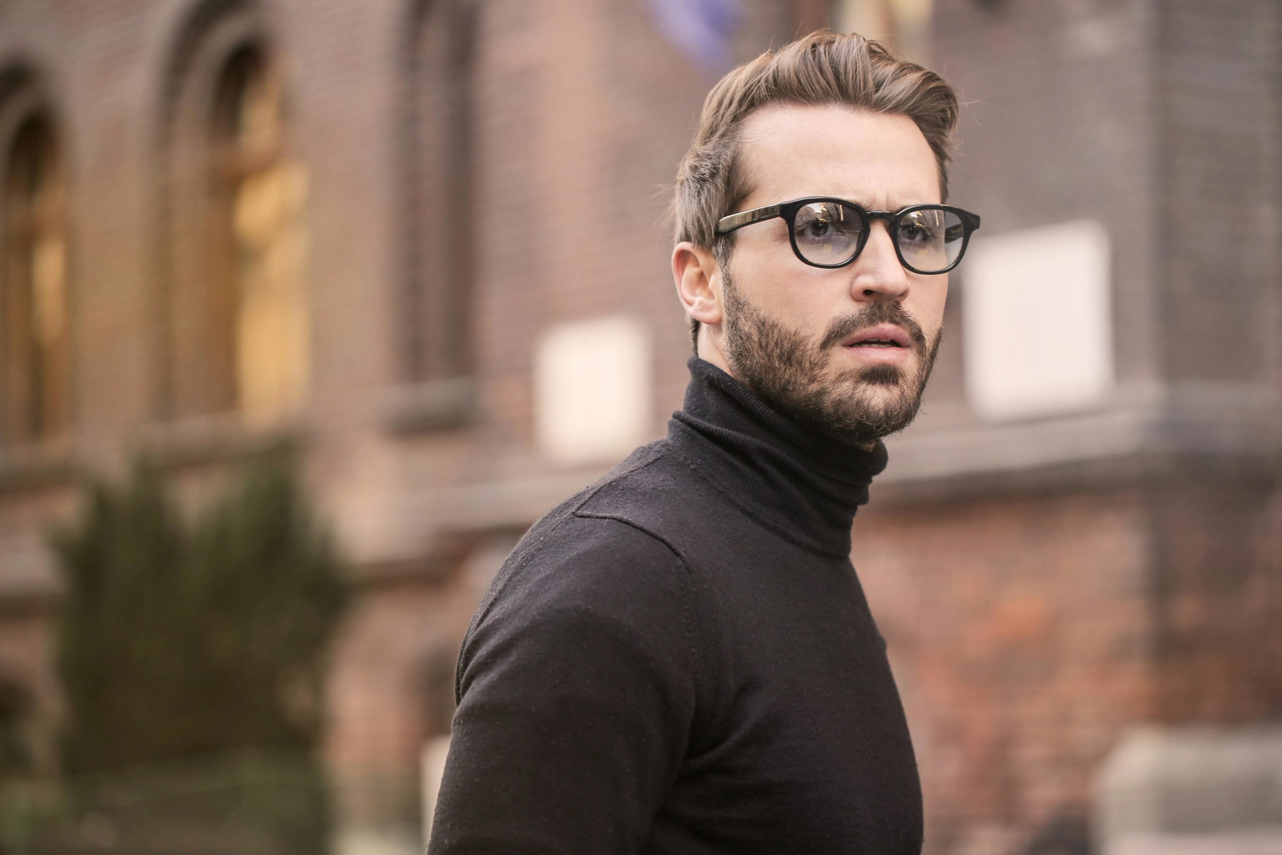 pexels-photo-874158-874158-1 - 快客Quick-洗鞋洗包到府收件 A fashionable man with glasses and a beard captured outdoors in Budapest.